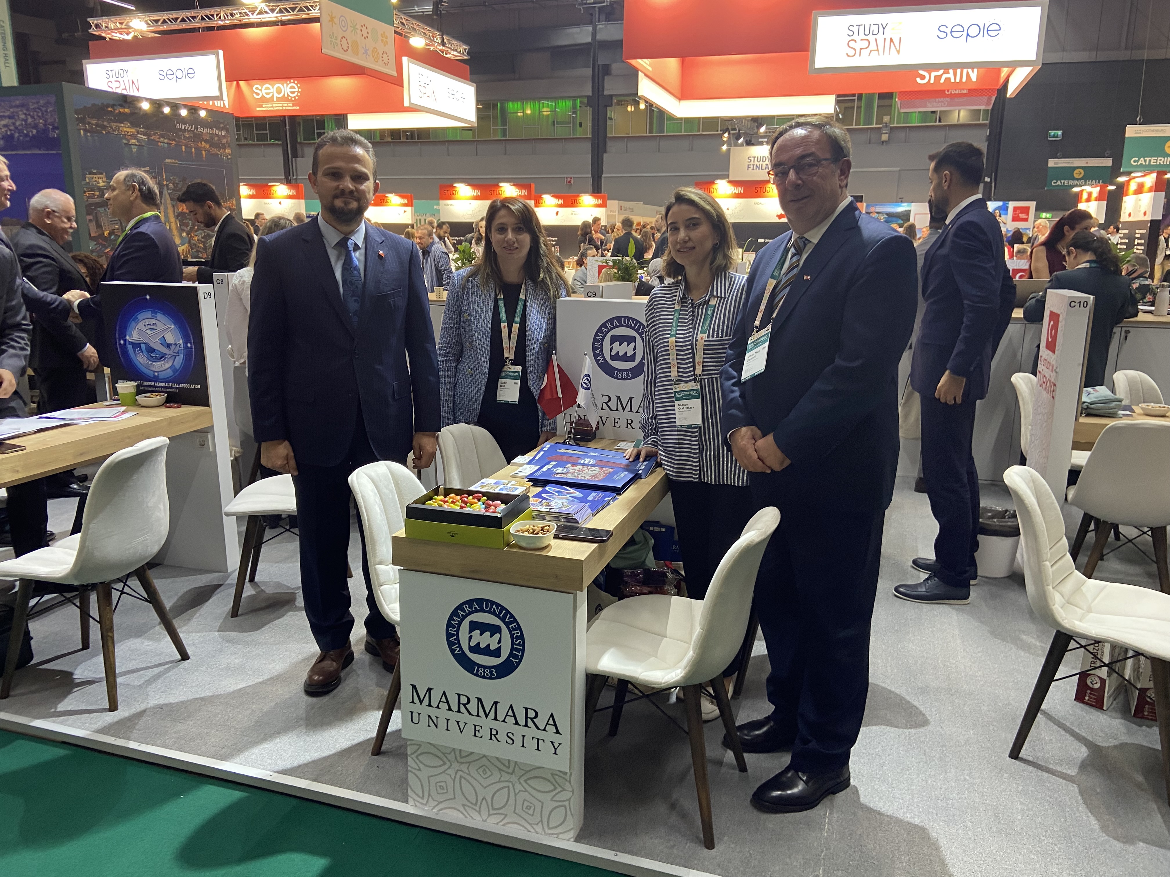 EAIE Foto 3.JPG (3.87 MB)